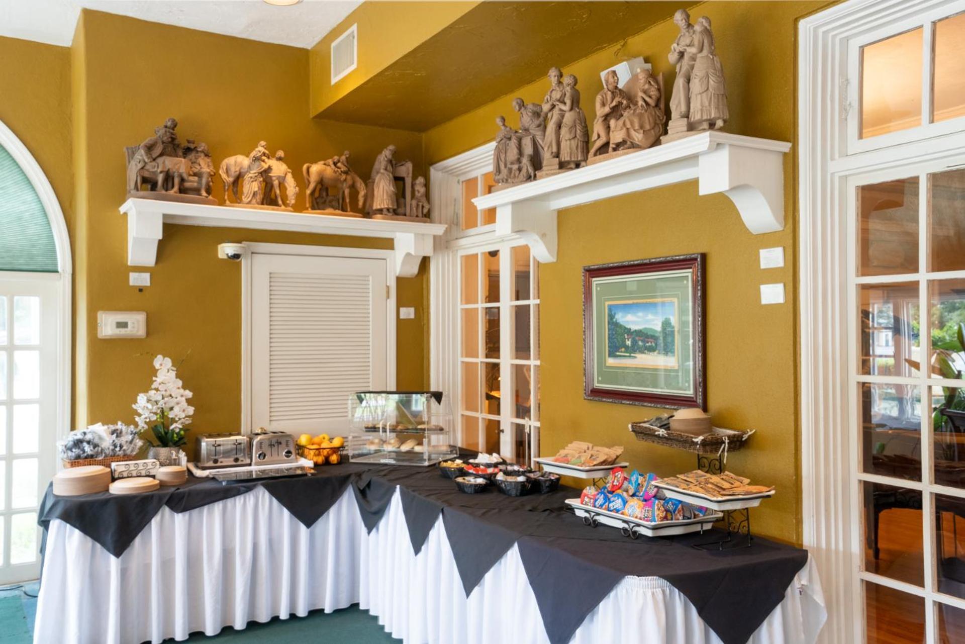 Lake Lure Inn And Spa Екстер'єр фото